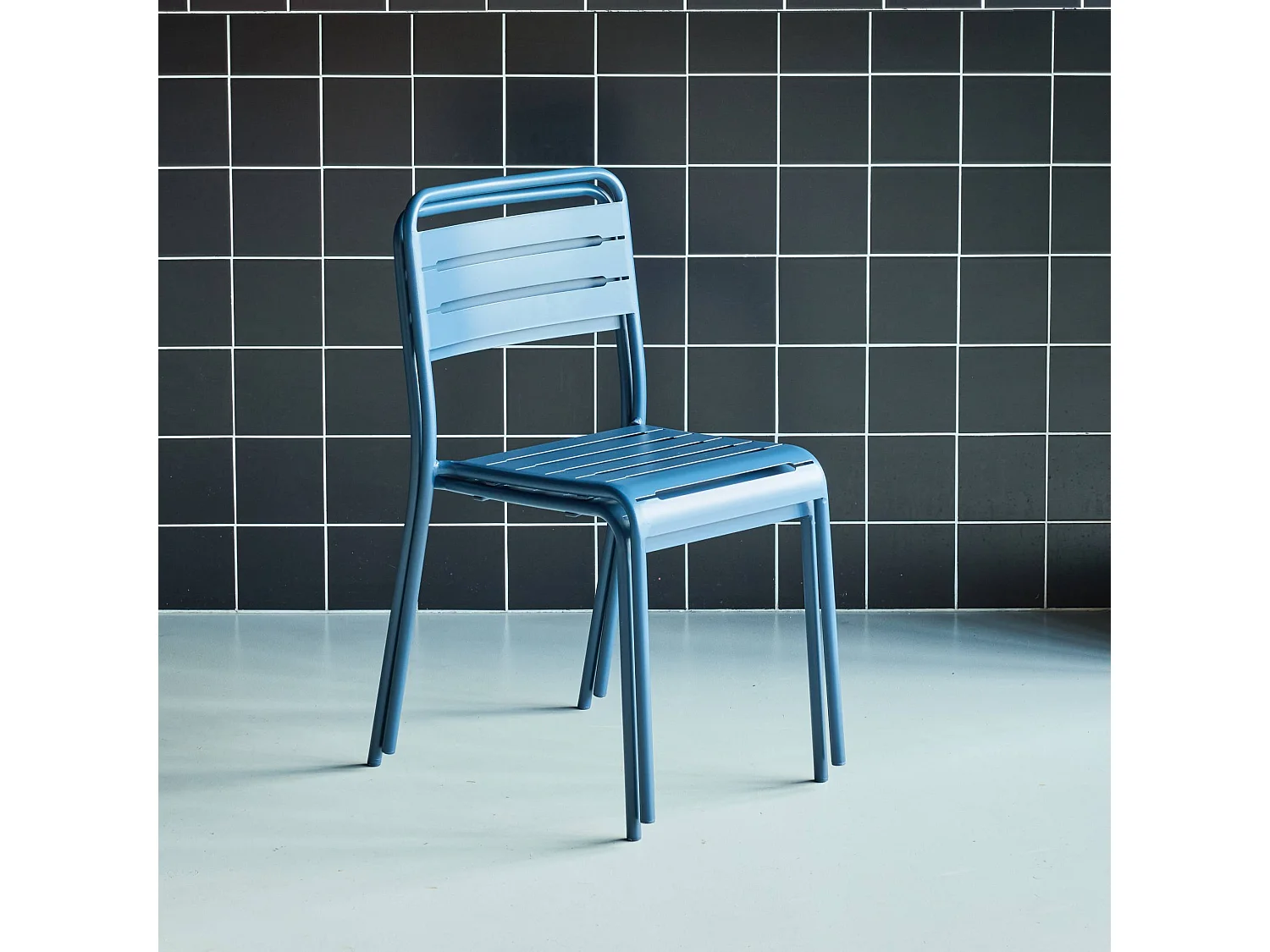 Lot de 2 chaises de jardin acier. 2 places. marine. Amelia. L44 x P52 x H79cm