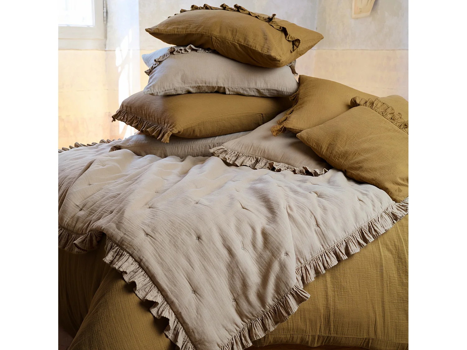 Housse de coussin en mousseline de coton volant central 45x45 cm cm ELZA marron foin