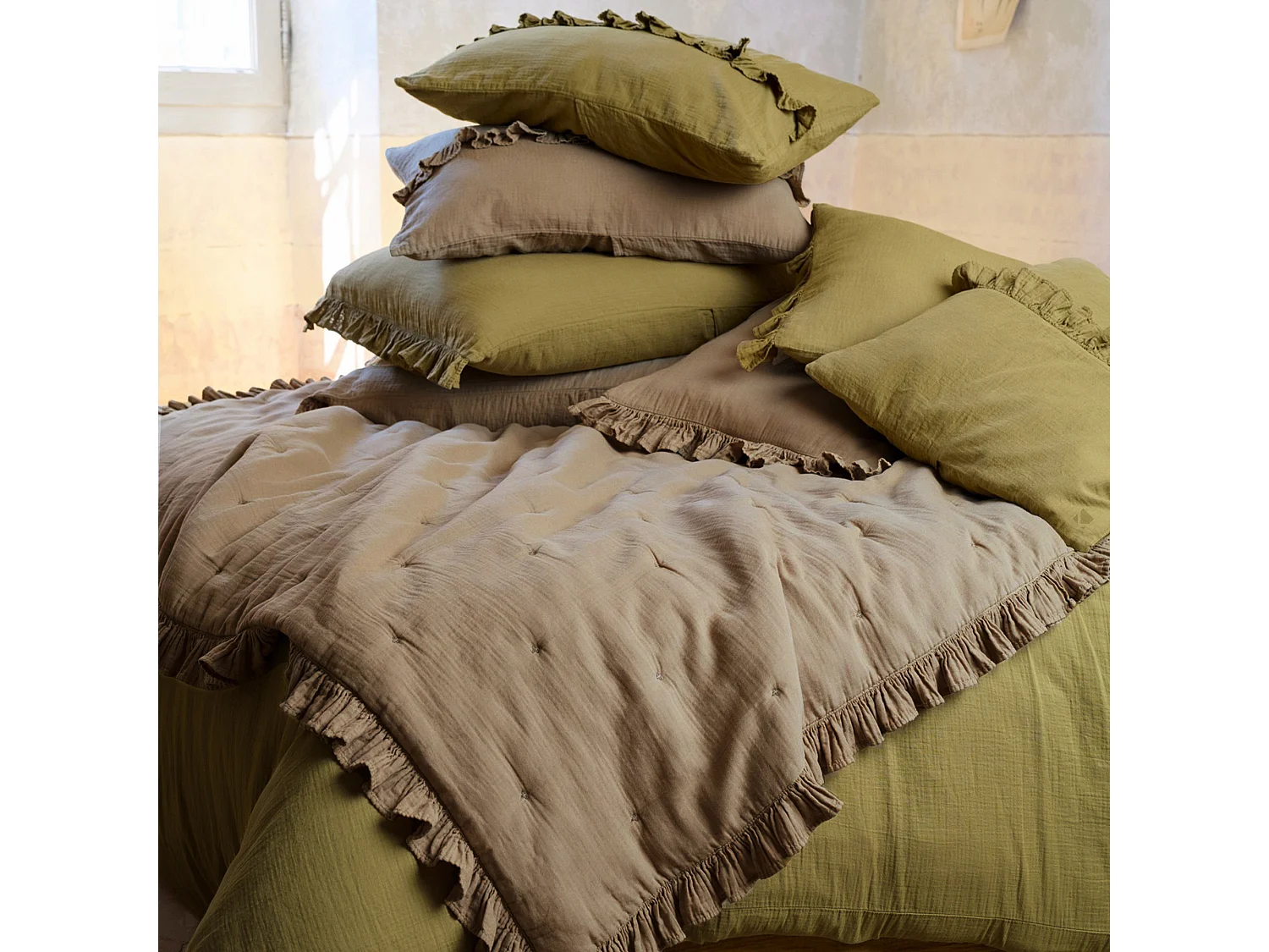 Housse de coussin en mousseline de coton volant central 45x45 cm cm ELZA marron camel