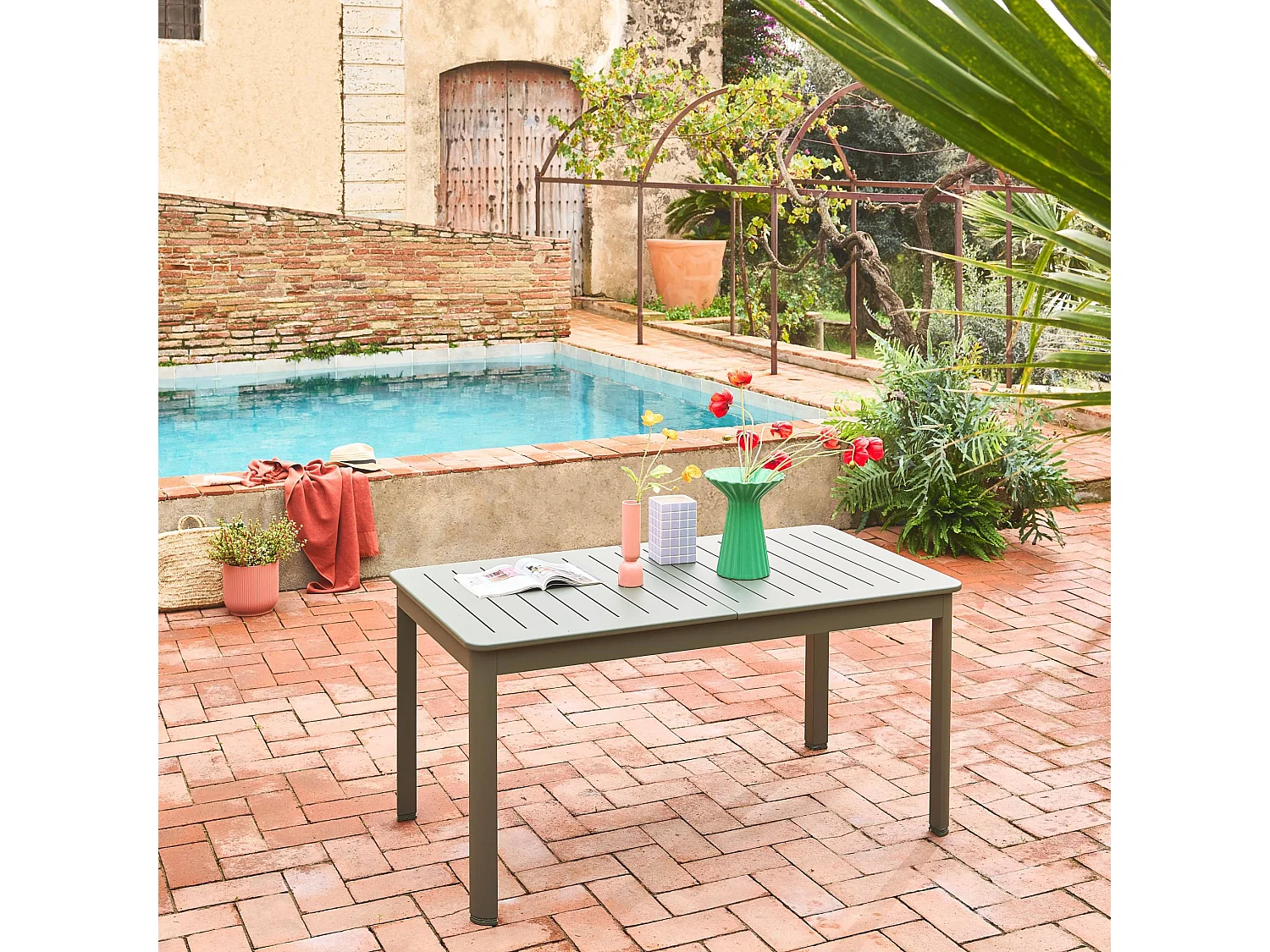 Table de jardin kaki SEATTLE extensible aluminium. 6 places. 155 / 218.5 x 89 x 75 cm