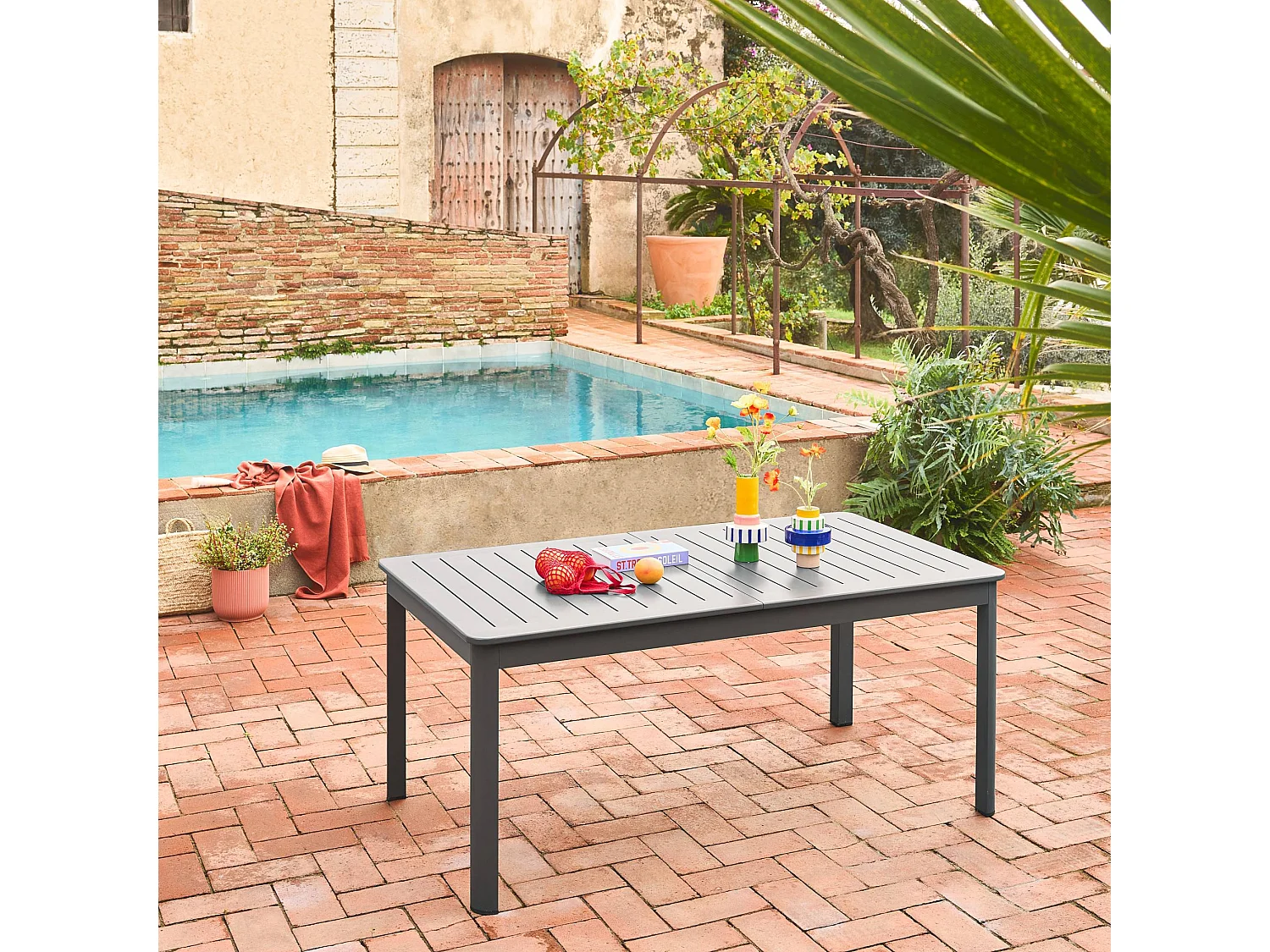 Table de jardin anthracite SEATTLE extensible aluminium. 8 places. 173 / 236.5 x 100 x 75 cm