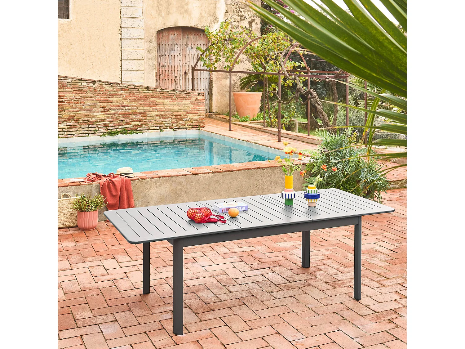 Table de jardin anthracite SEATTLE extensible aluminium. 8 places. 173 / 236.5 x 100 x 75 cm