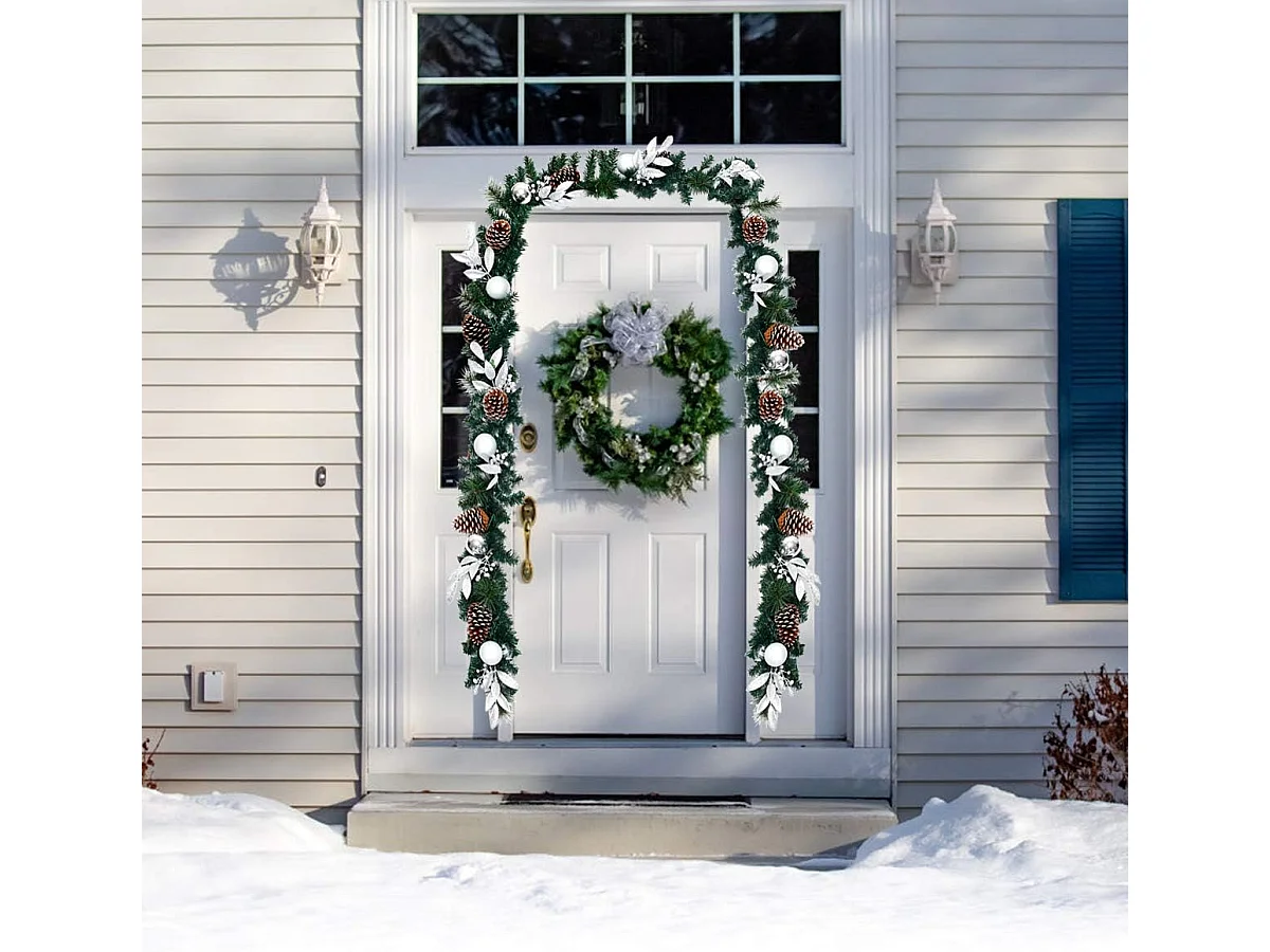 Guirlande de noël artificielle 270cm avec 50 lumières led pommes de pin boules feuillage