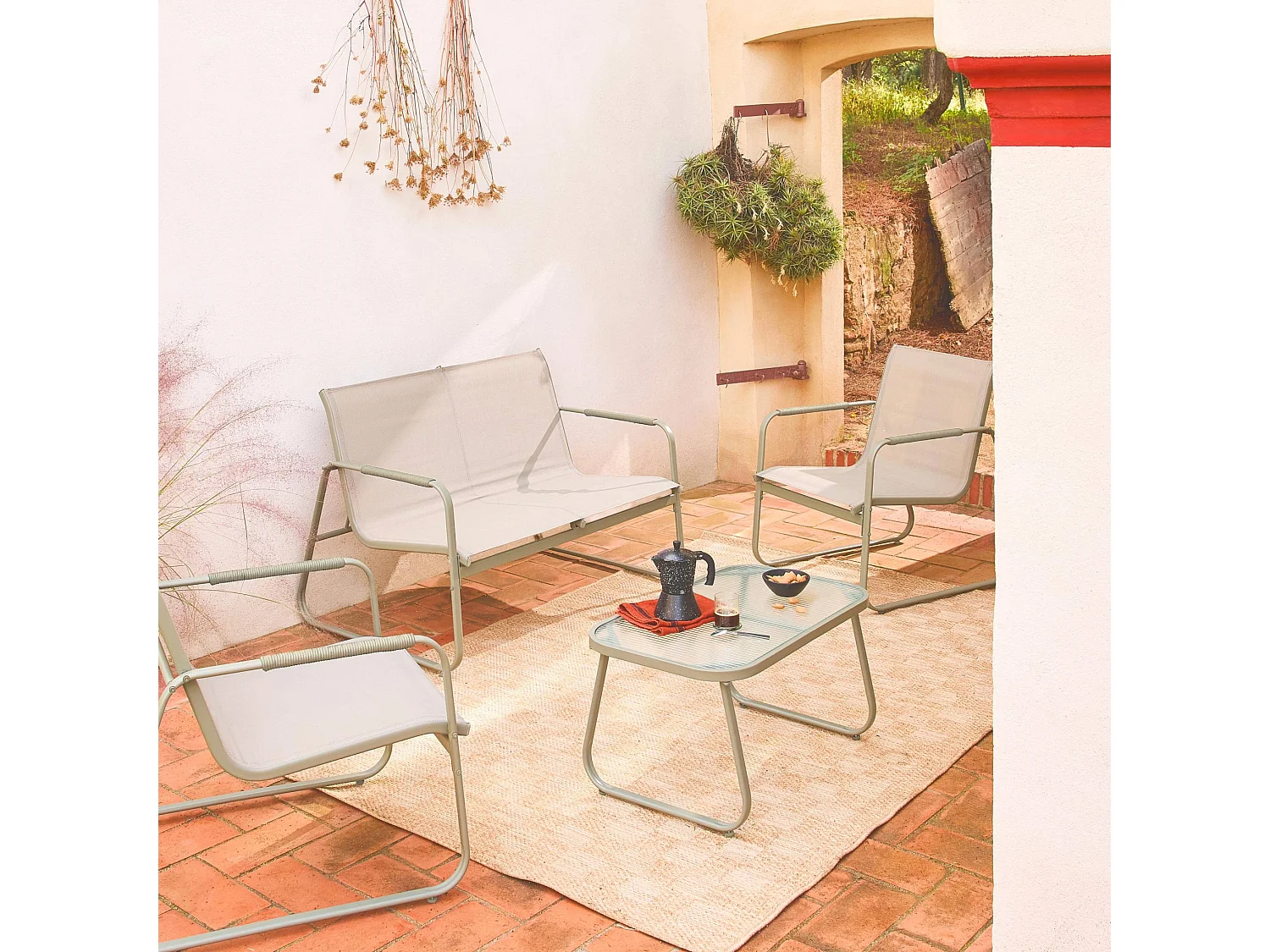 Salon de jardin kaki NOTO acier. 4 places. un canapé. une table. deux fauteuils textilene