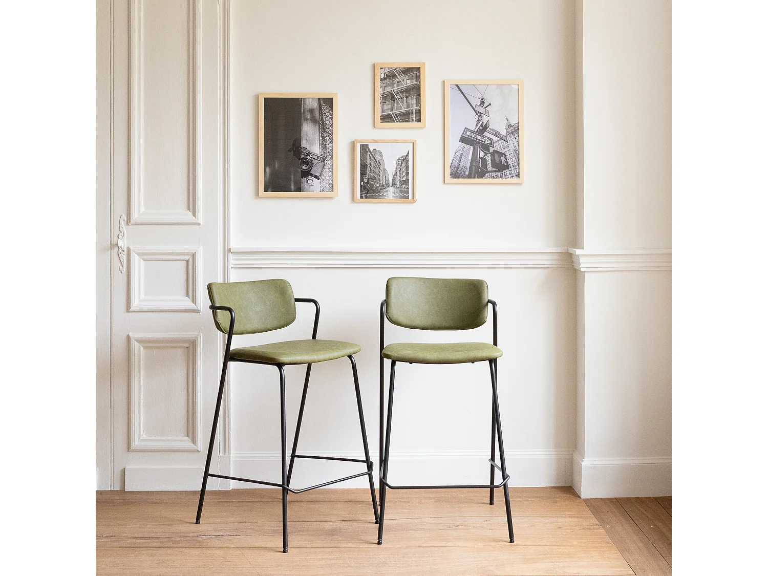 Set van 2 LÉON groene imitatie barkrukken