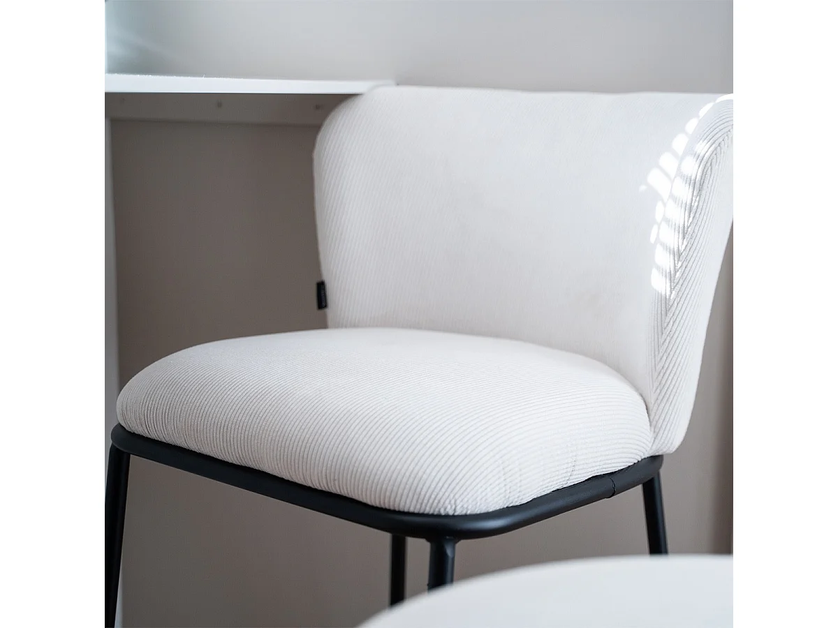 Lot de 2 tabourets de bar en velours côtelé beige, piètement noir - Toma