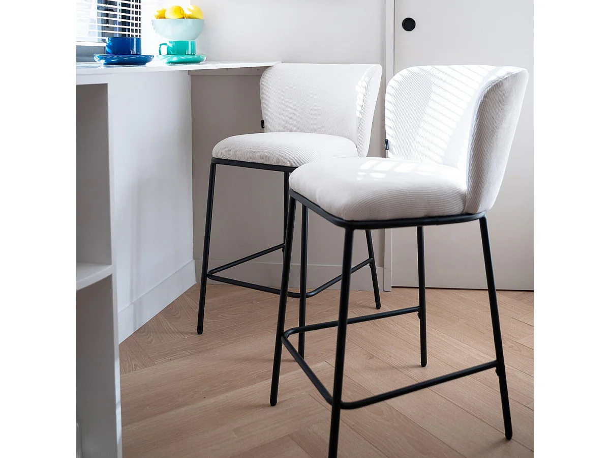 Lot de 2 tabourets de bar en velours côtelé beige, piètement noir - Toma