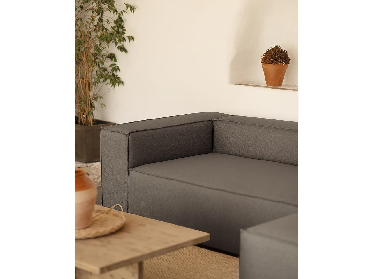 Divano 4 posti chaise longue a destra colore grigio scuro 250x175cm