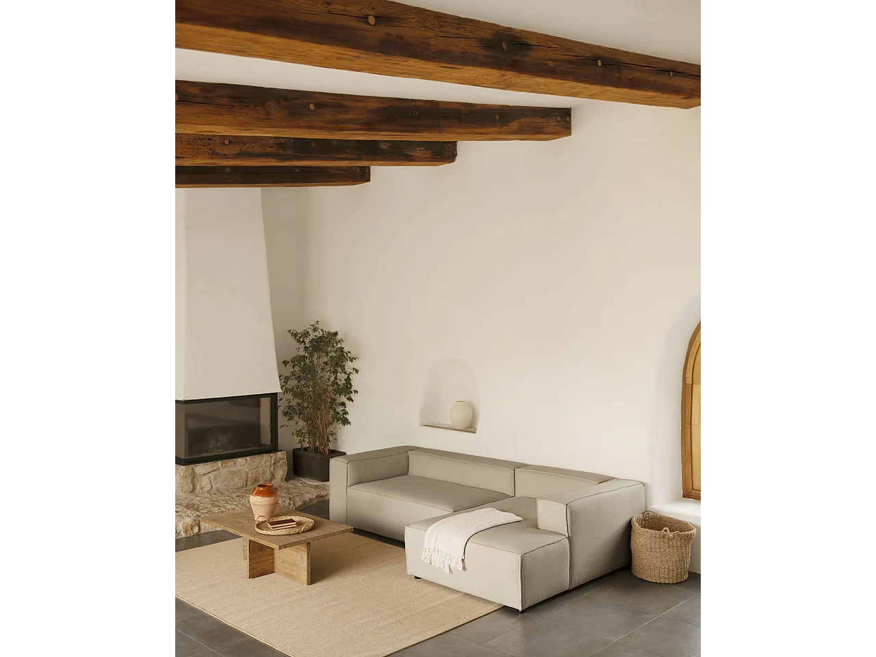 Divano 4/5 posti chaise longue a destra colore grigio chiaro 300x175cm