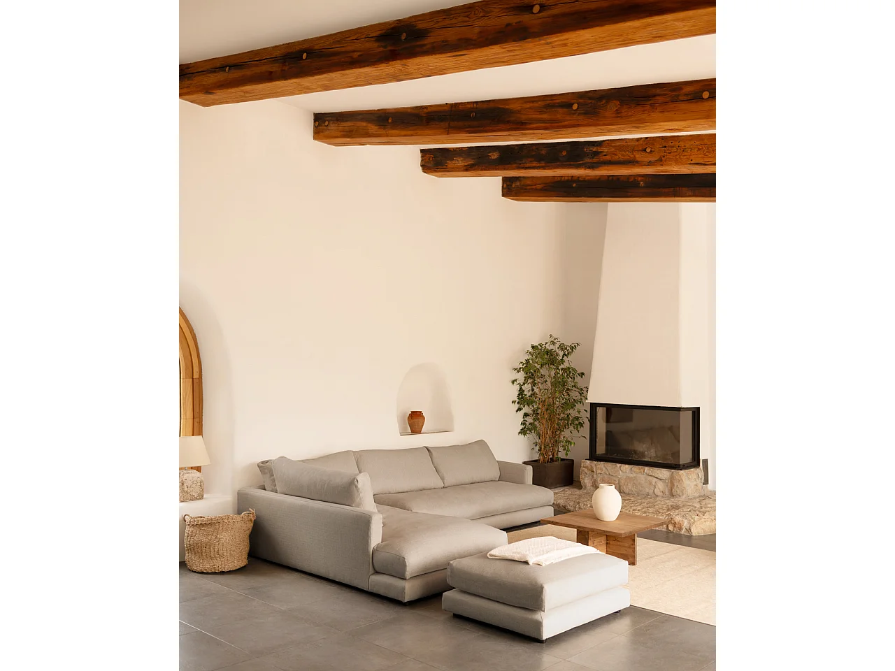 Divano 4 posti con chaise longue a sinistra tono grigio chiaro 325cm