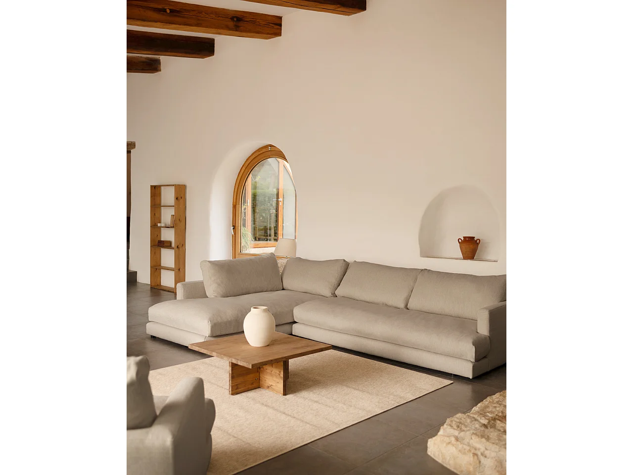 Divano 4 posti con chaise longue a sinistra tono grigio chiaro 325cm