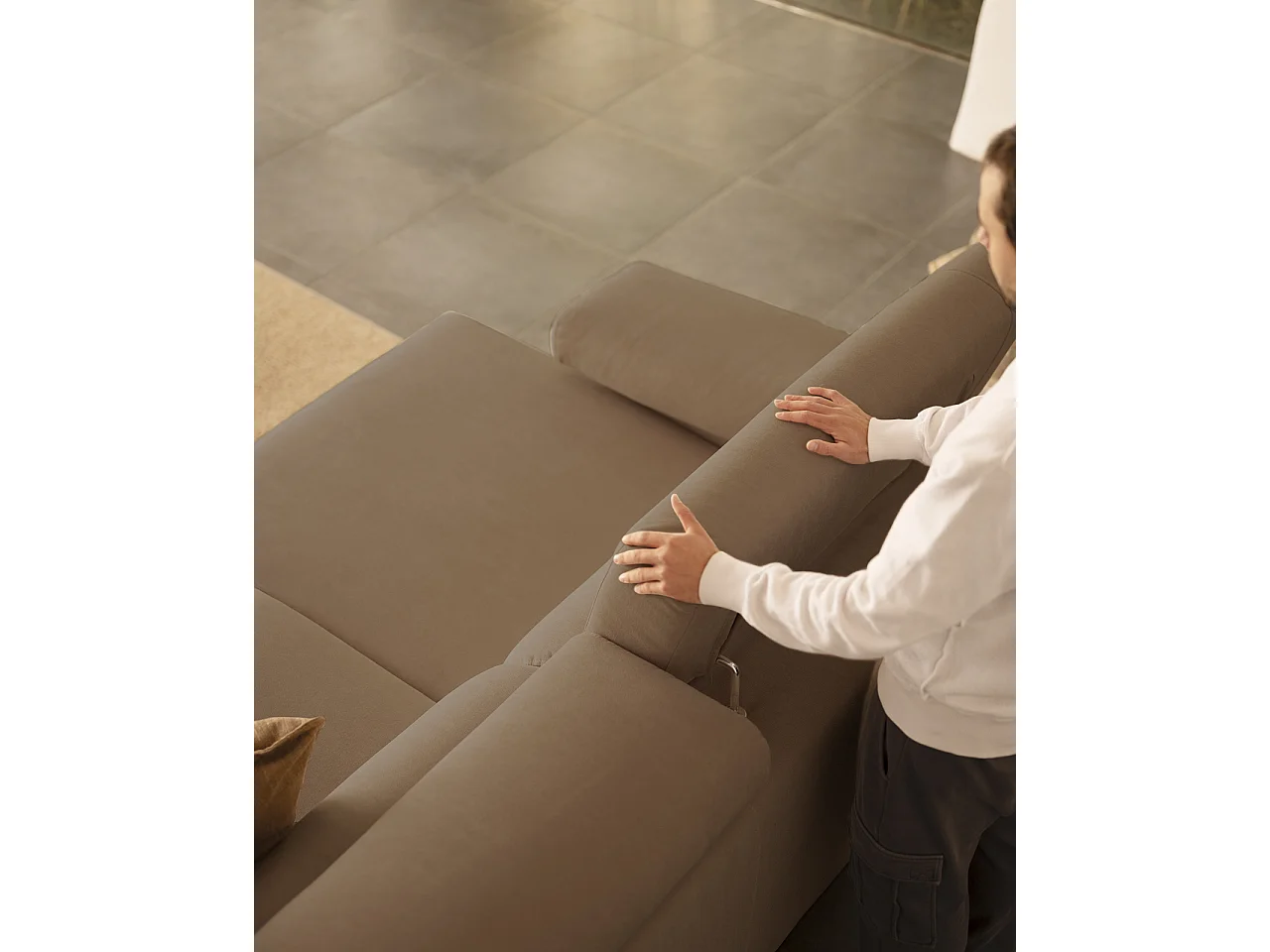 Divano 4 posti con chaise longue destra colore marrone topo 278cm