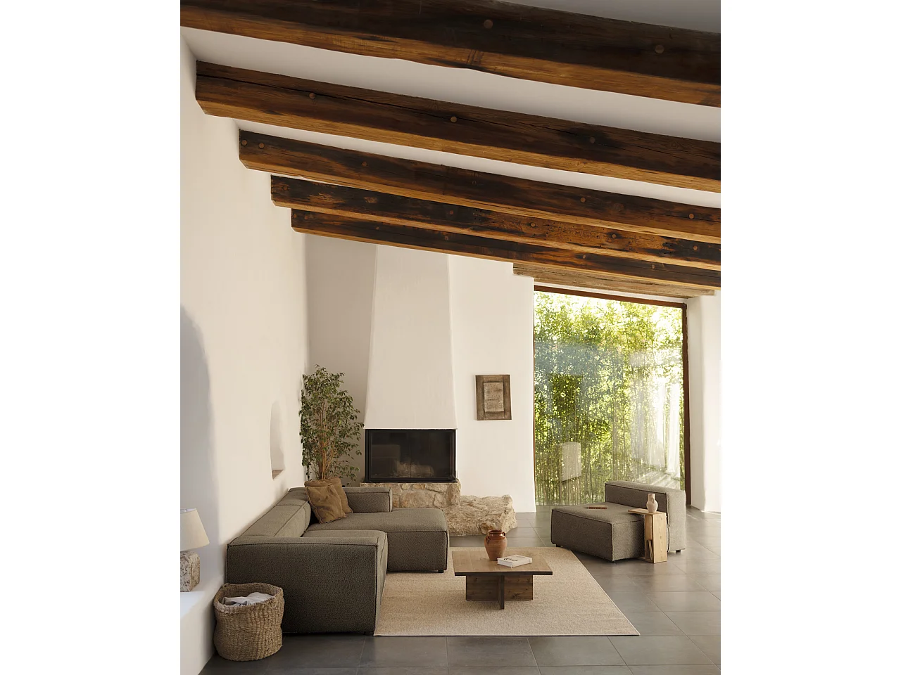 Divano 4/5 posti con chaise longue destra colore marrone 300x175cm