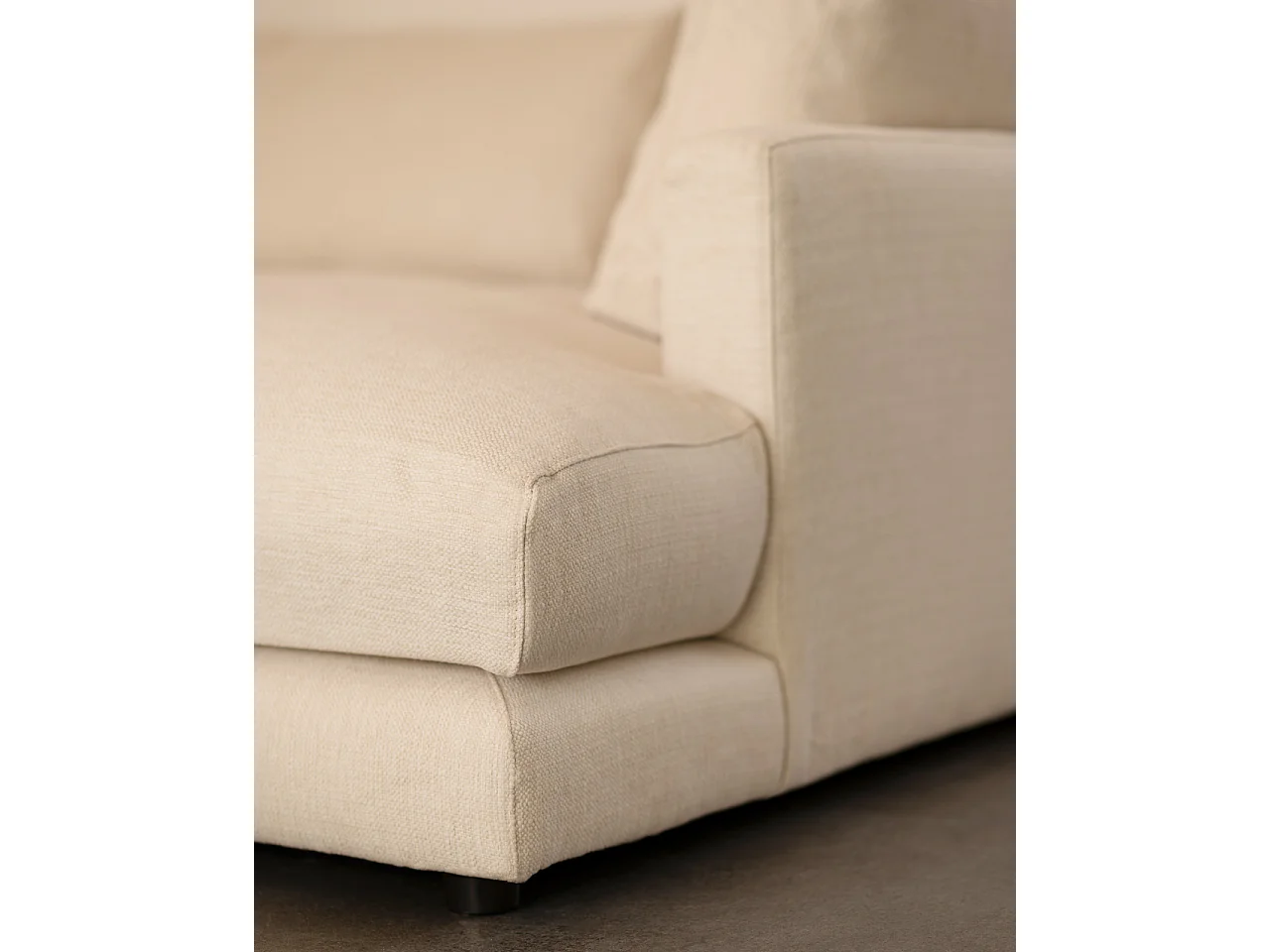 Divano 4 posti con chaise longue a destra bianco roto 325cm