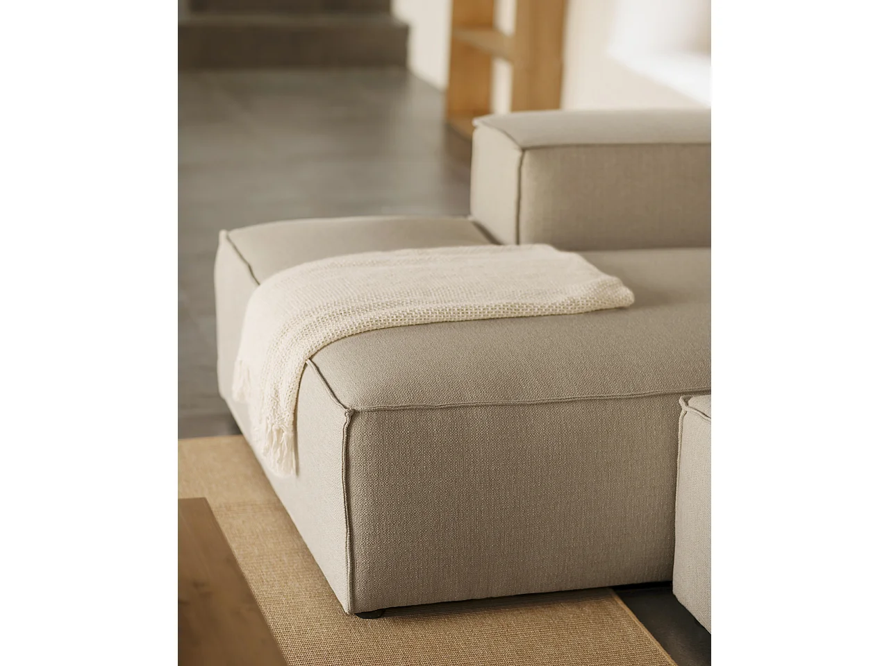 Divano 4/5 posti chaise longue sinistra colore grigio chiaro 300x175cm