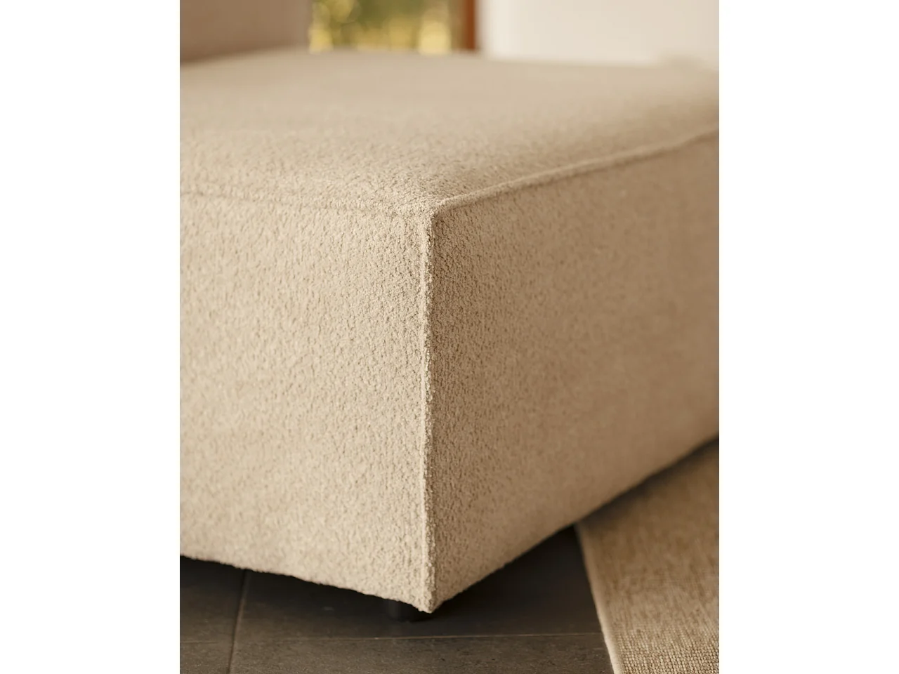 Poltrona in bouclé colore beige 110x90cm