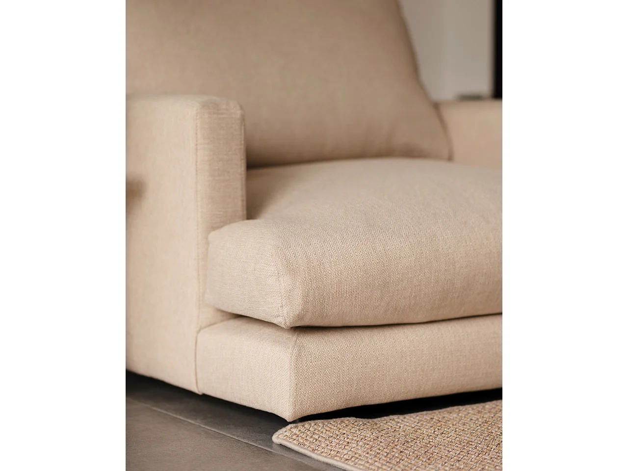 Poltrona tono beige 105x108cm - LAIA - DECOWOOD