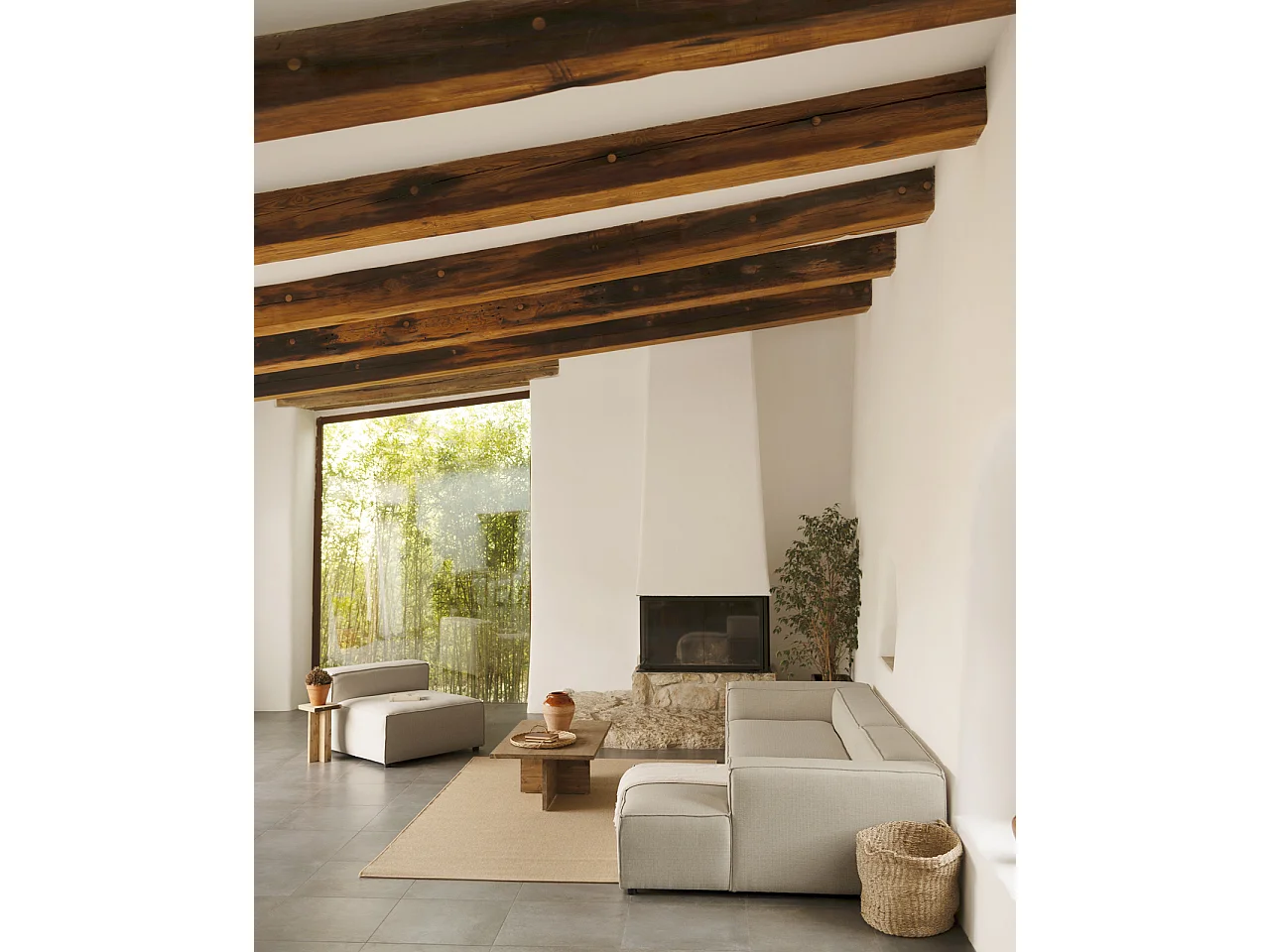 Poltrona in colore grigio chiaro 110x90cm