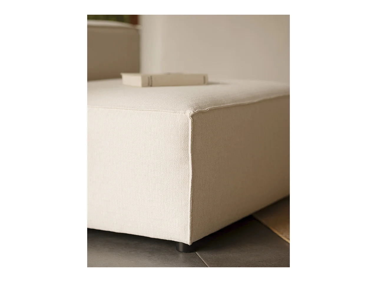Fauteuil couleur blanc cassé 110x90cm