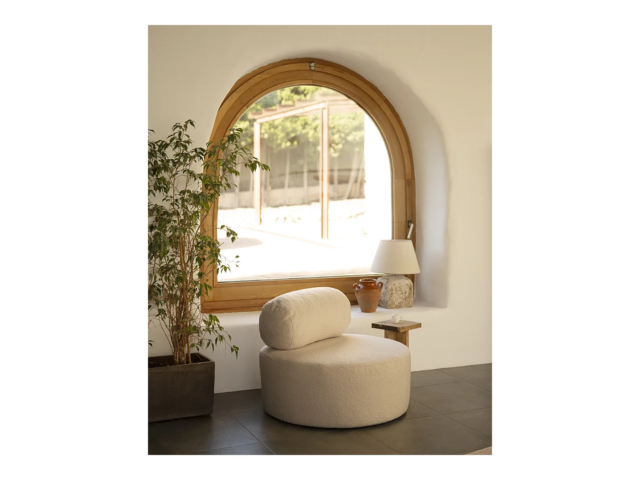 Fauteuil en bouclé rond couleur beige 105x50cm