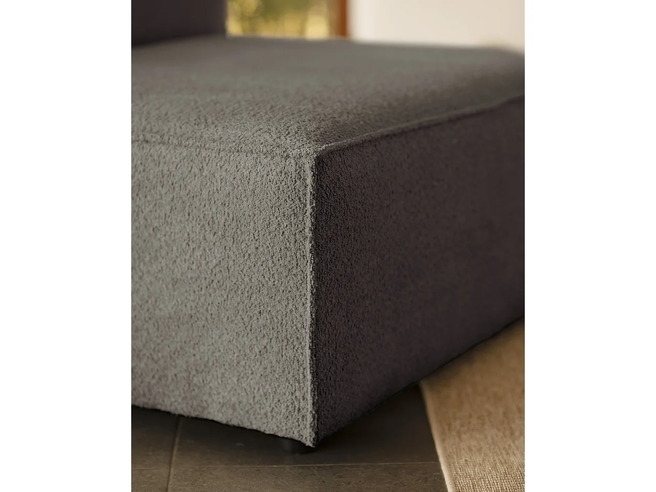 Poltrona in bouclé colore grigio scuro 110x90cm