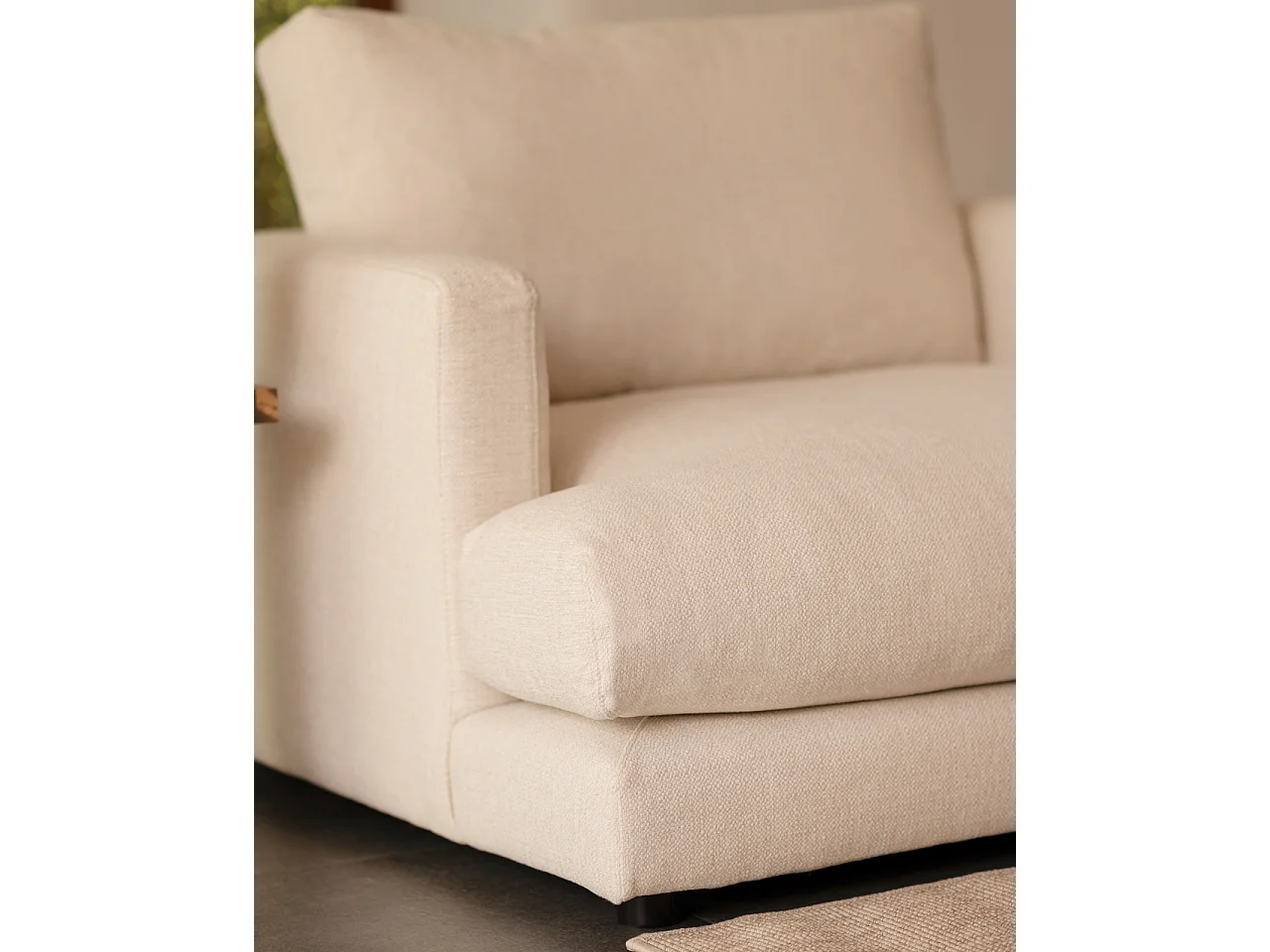 Sillón tono blanco roto de 105x108cm - LAIA - DECOWOOD