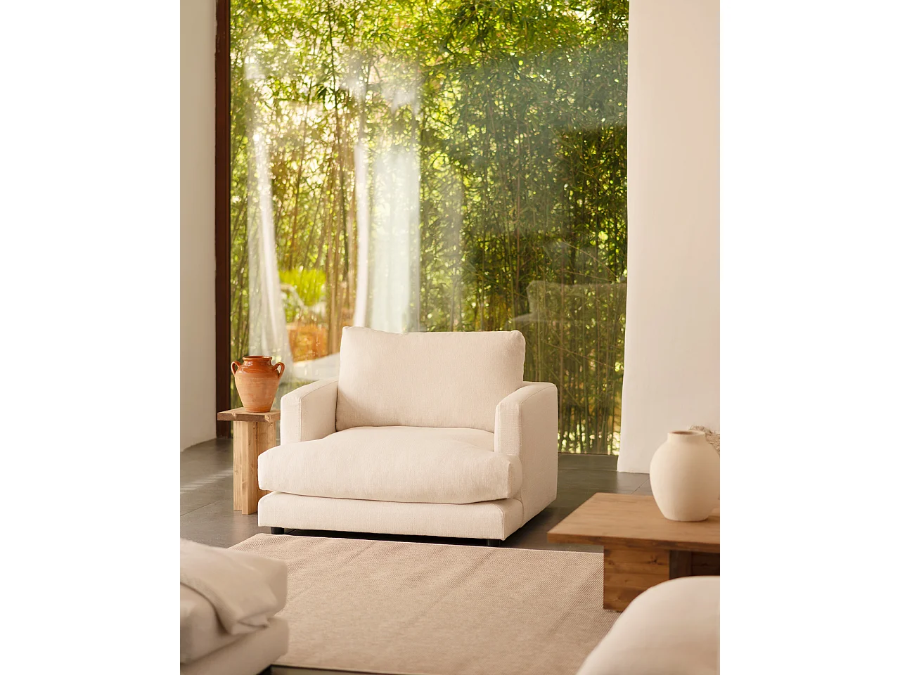 Sillón tono blanco roto de 105x108cm - LAIA - DECOWOOD