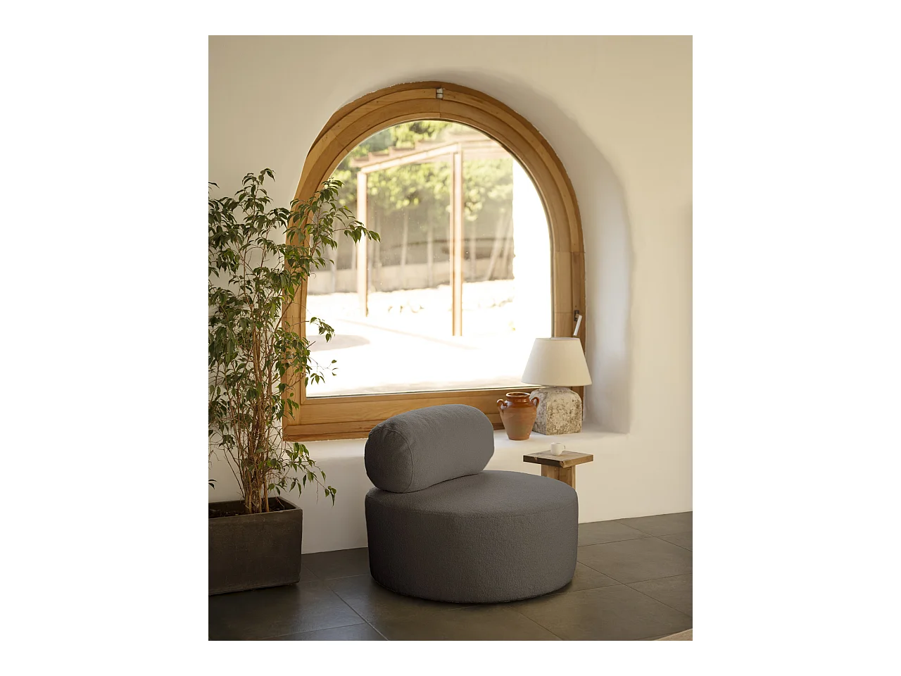Fauteuil en bouclé rond couleur gris foncé 105x50cm