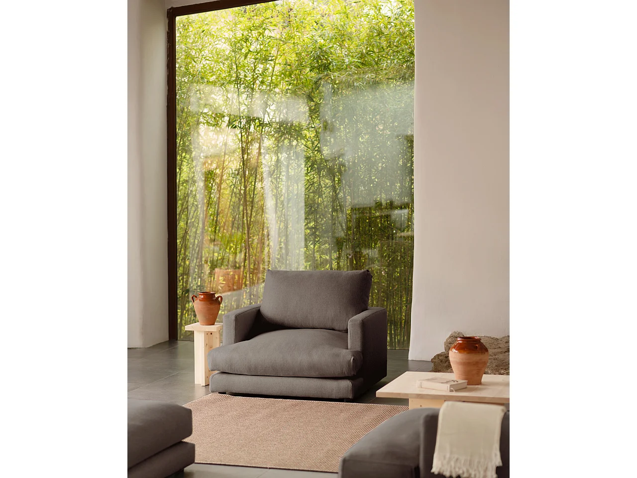 Sillón tono gris oscuro de 105x108cm - LAIA - DECOWOOD