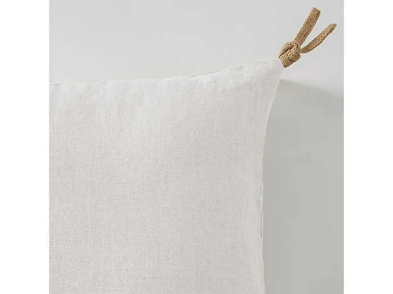 Coussin 55 x 110 cm en lin lavé blanc avec 4 nouettes en jute - LUISA