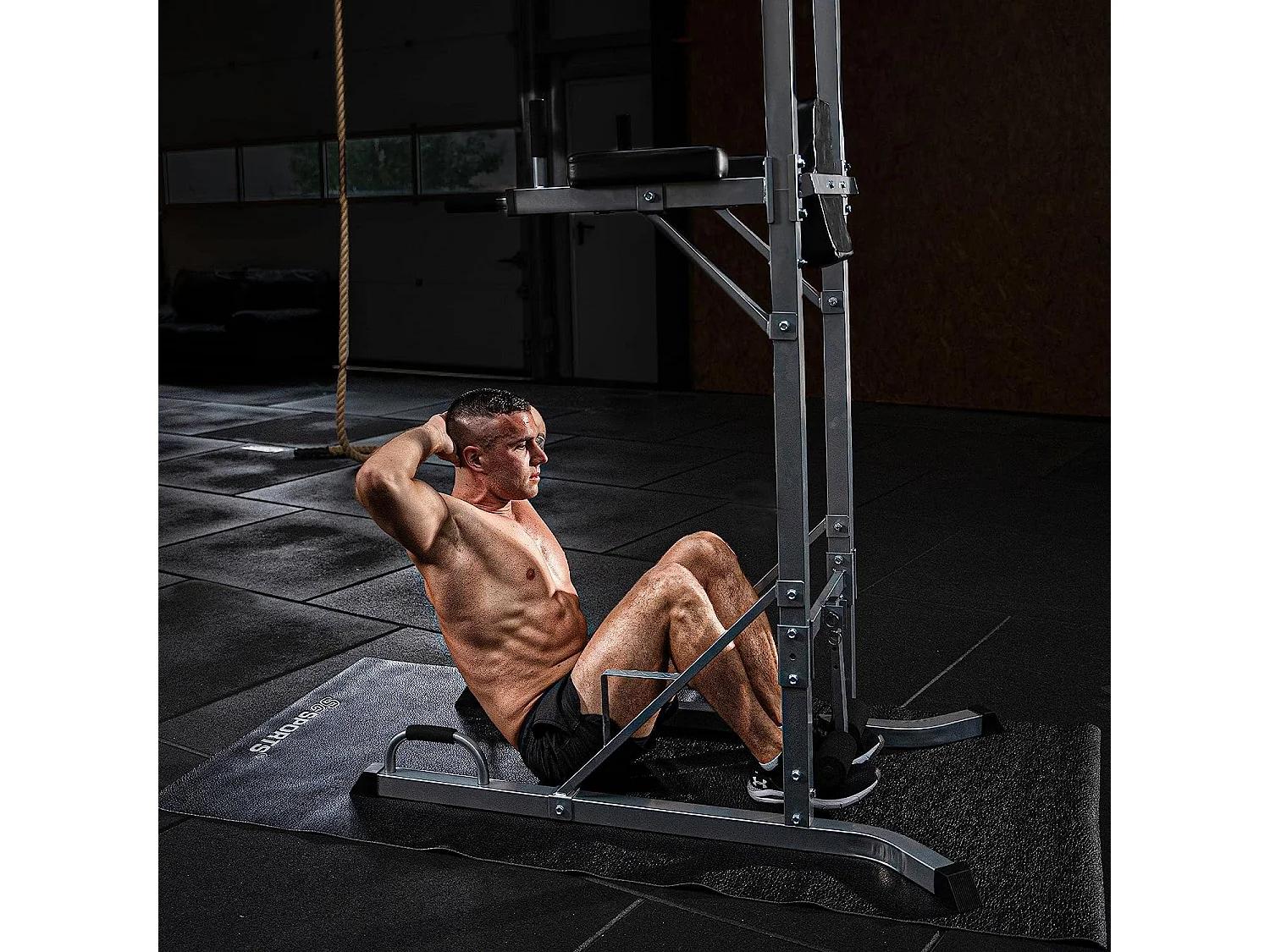 Station de traction multifonctionnelle - 136 x 111 x 217 cm - Poids chargeable jusqu'à 120 kg