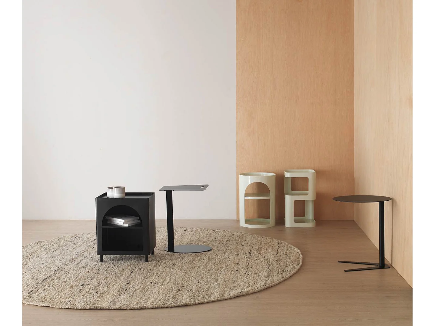 Table d'appoint en métal noir