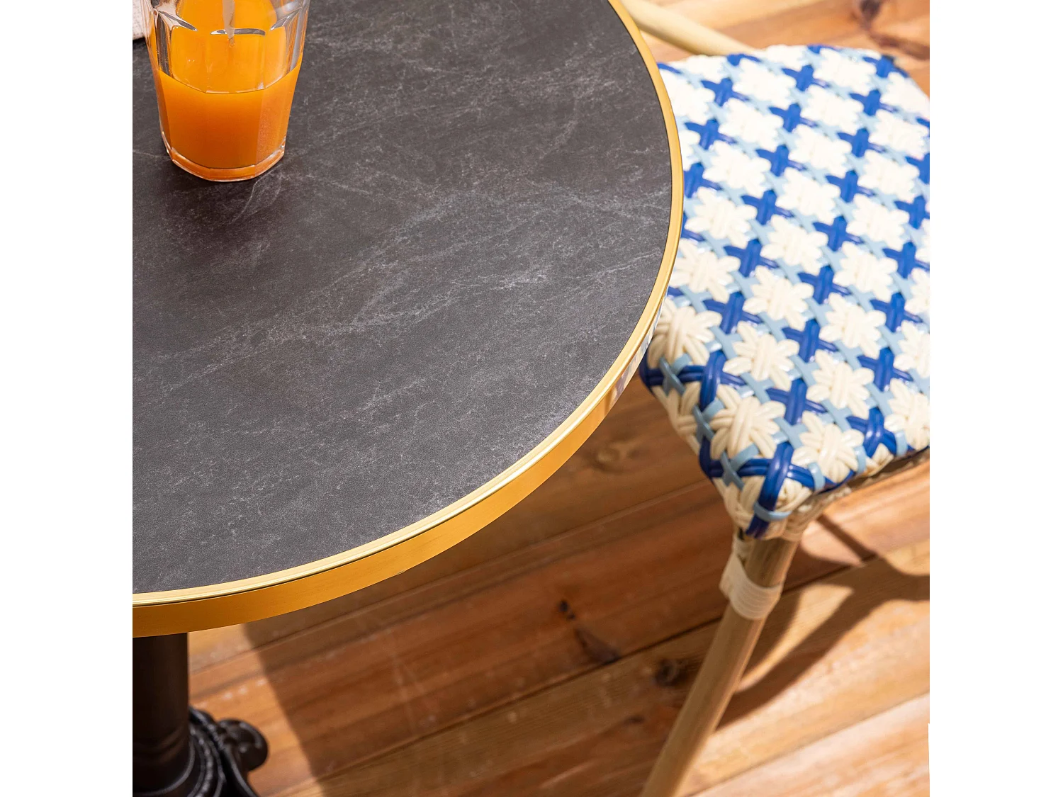 Ensemble table de terrasse marbre noir et 2 chaises bleu