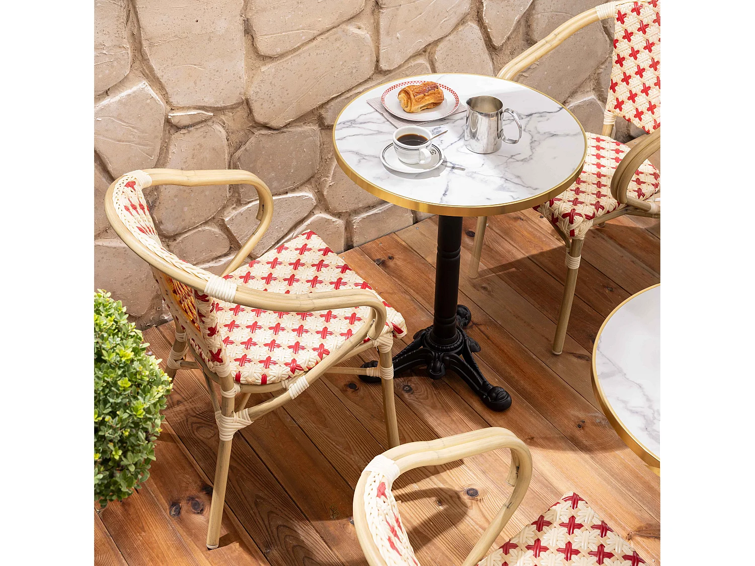 Ensemble table de terrasse marbre blanc et 2 chaises rouge