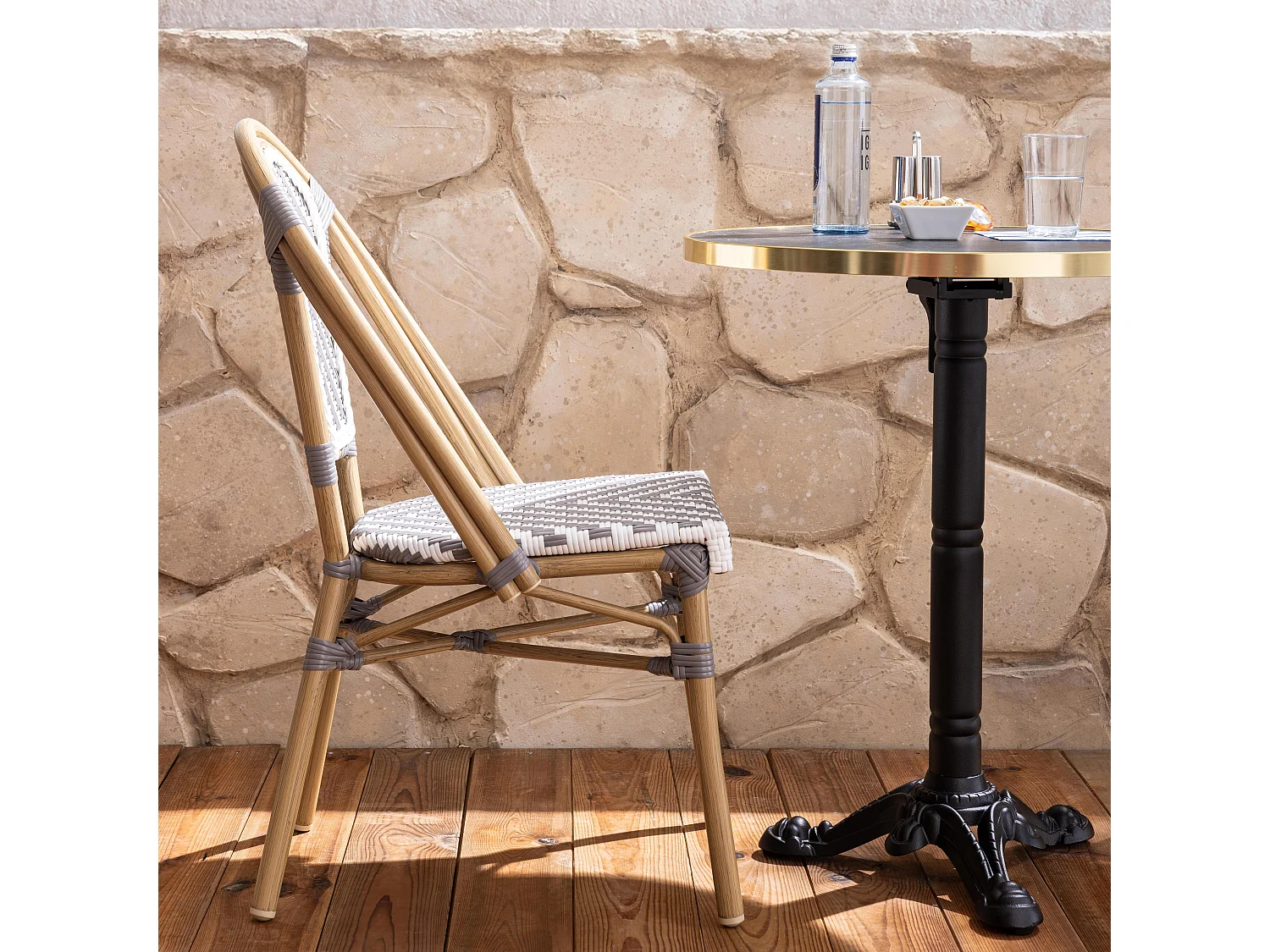 Ensemble table de terrasse marbre noir et 2 chaises