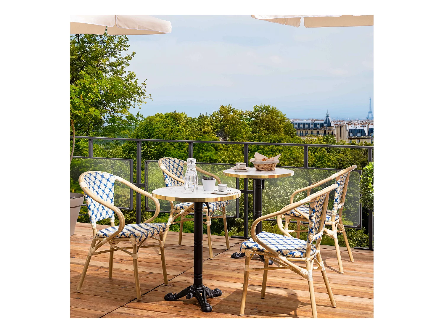 Ensemble table de terrasse marbre blanc et 2 chaises bleu