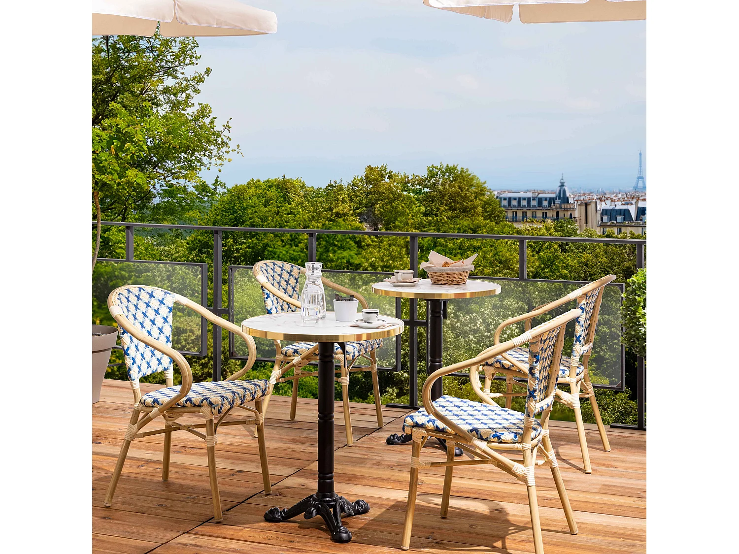 Ensemble table de terrasse marbre blanc et 2 chaises bleu
