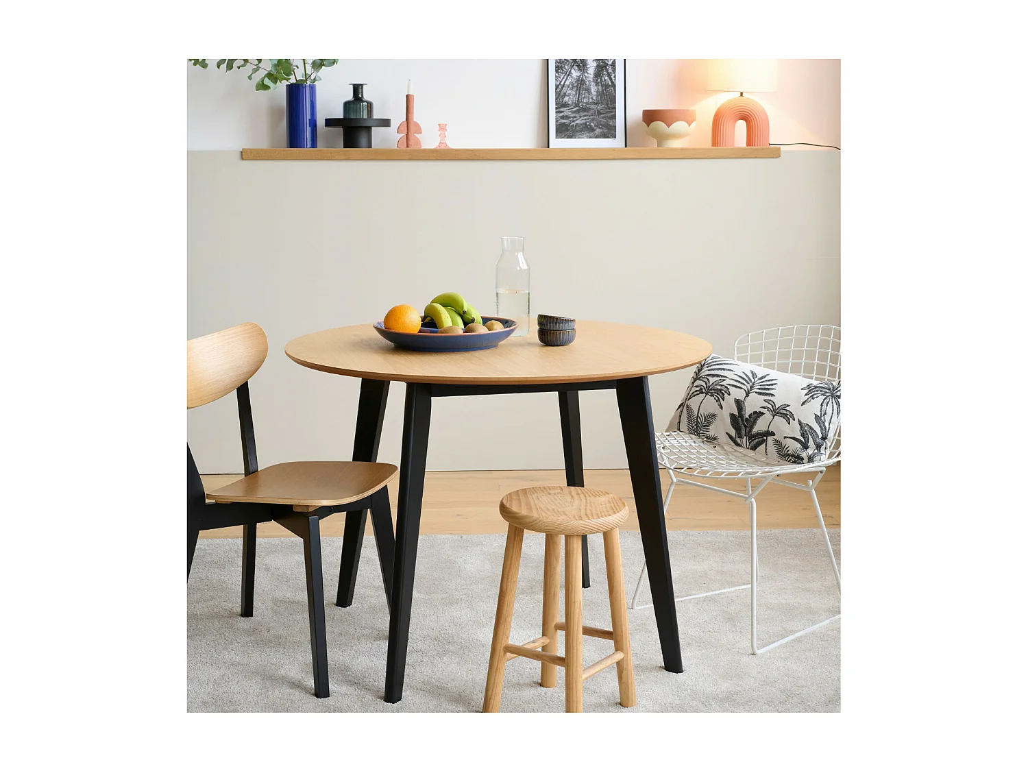 Table ronde en bois chêne/noir D105 + 4 chaises chêne/noir - LETA