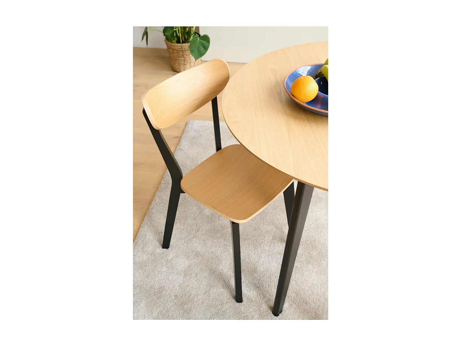 Table ronde en bois chêne/noir D105 + 4 chaises chêne/noir - LETA