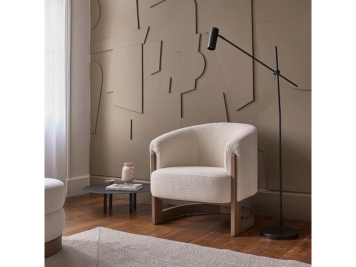 Poltrona in rovere massello e tessuto bouclé écru