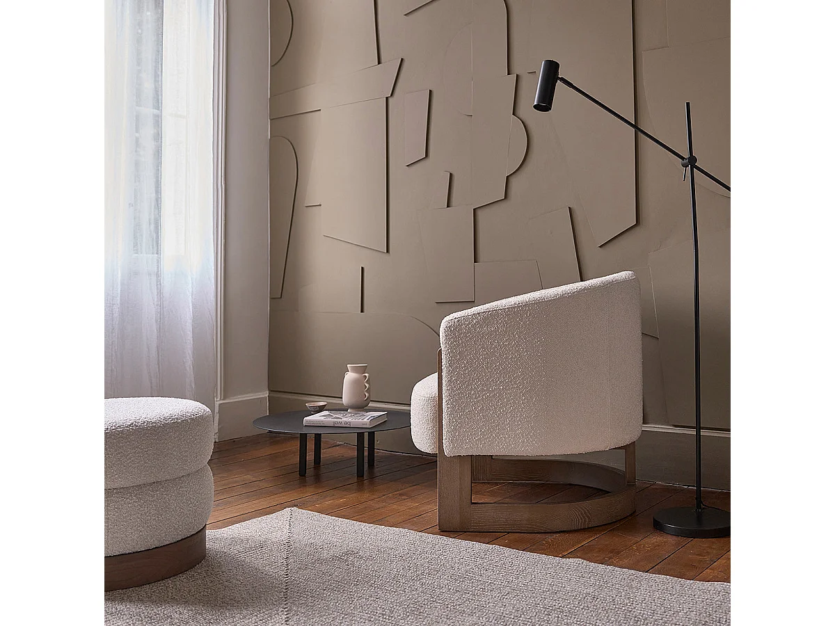 Poltrona in rovere massello e tessuto bouclé écru
