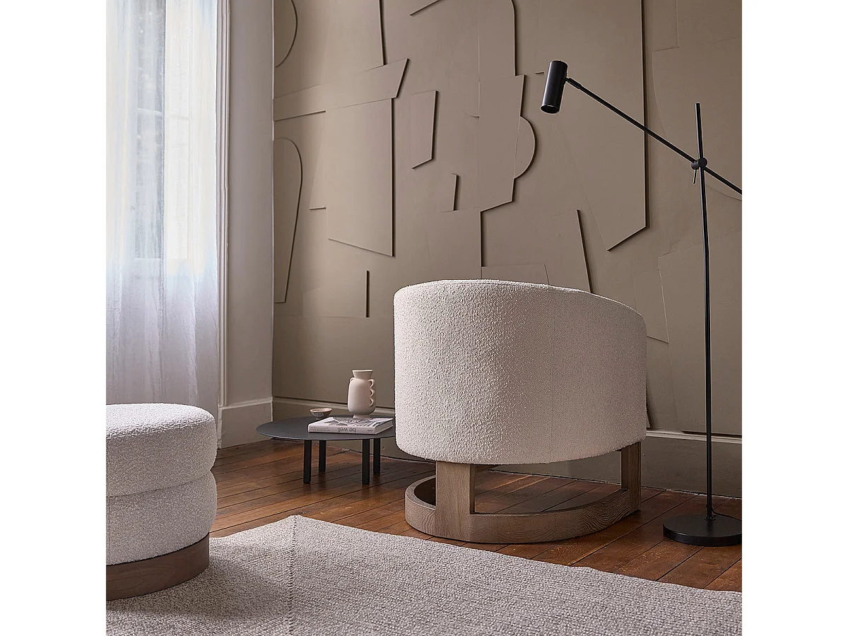 Poltrona in rovere massello e tessuto bouclé écru