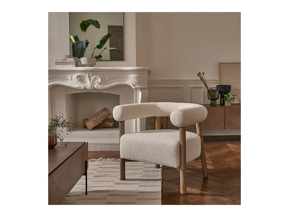 Fauteuil rond en chêne massif et tissu bouclette écrue