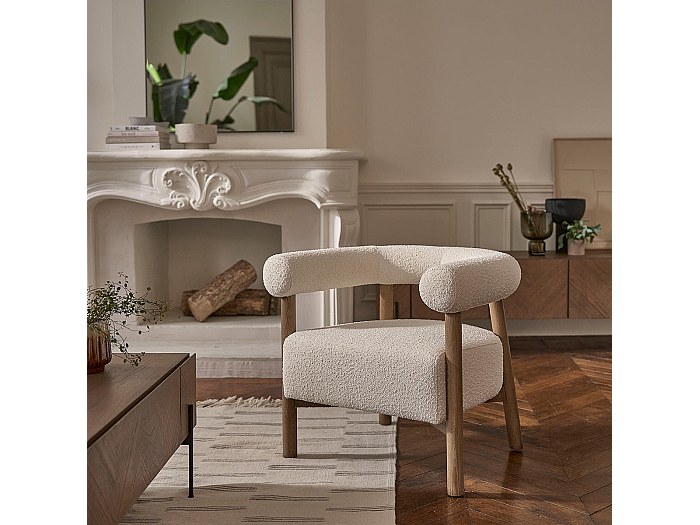 Fauteuil rond en chêne massif et tissu bouclette écrue