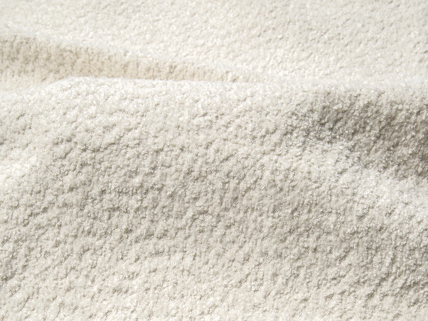 Canapé 4 places convertible en tissu bouclette blanc POGNI de Maison Céphy