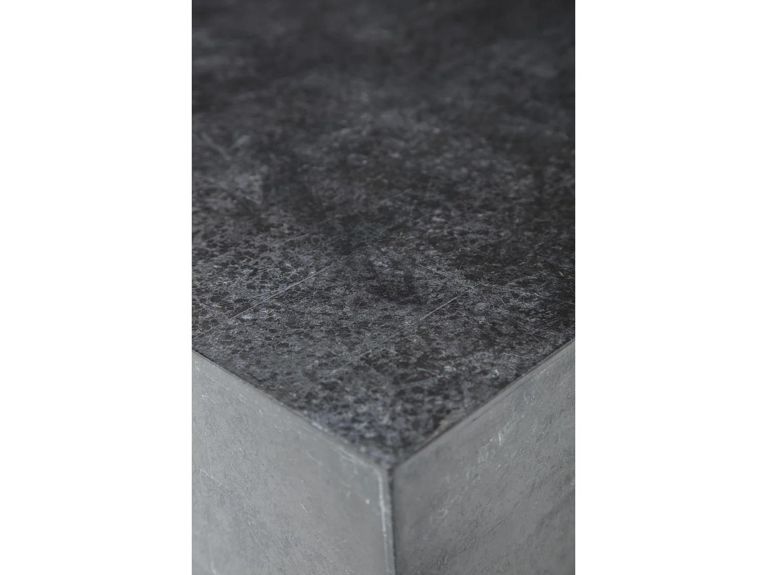 Nanay Table basse (80 x 80 x 28h) en Pierre fossile noire