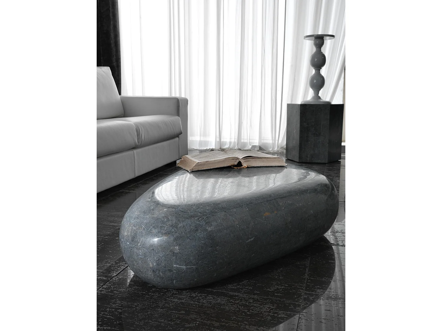 Sasso big - Stolik kawowy (74 x 123 x 27h) z szarego kamienia kopalnego