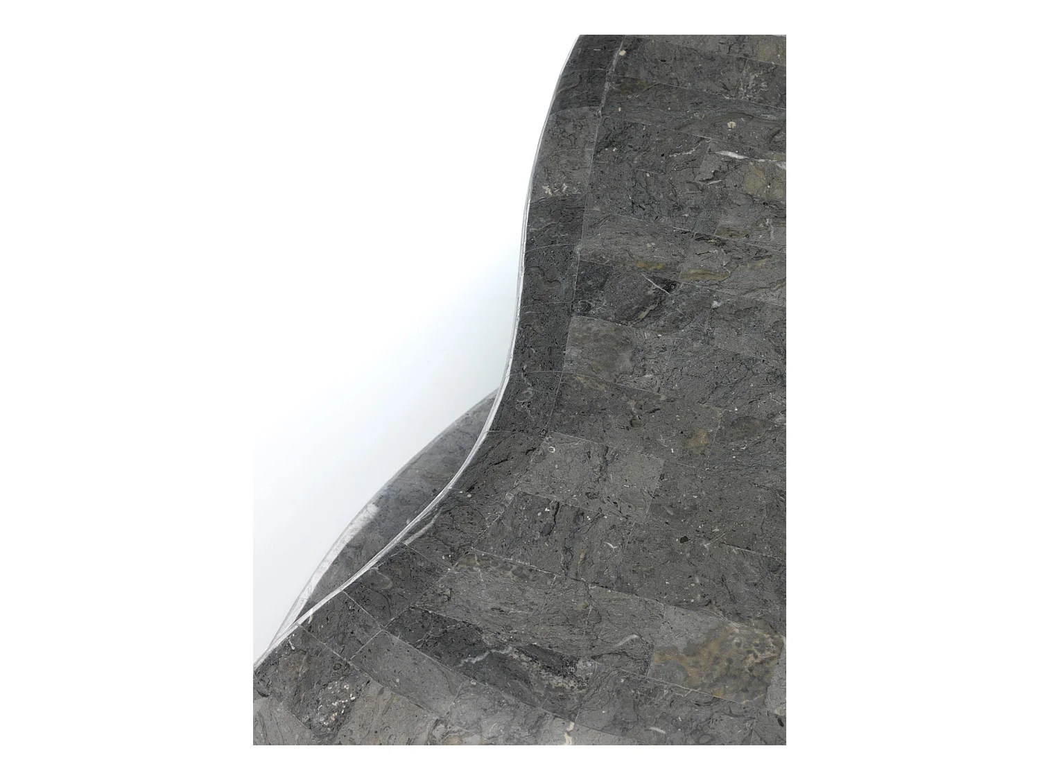 Scarf - Couchtisch (123 x 60 x 34h) aus grauem Fossilstein