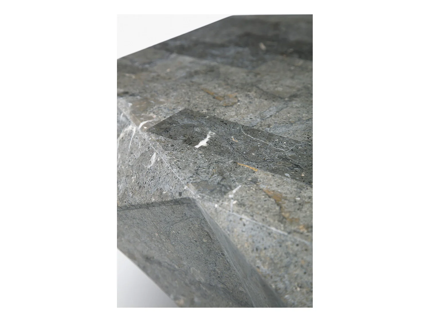 Diamond medium – Couchtisch (120 x 70 x 40 h) aus grauem Fossilstein