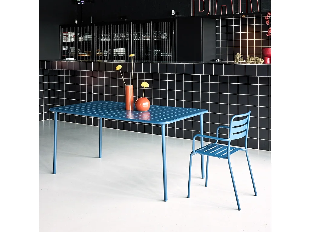 Table de jardin métal 6-8 places. marine. Amelia. 160x90xH72.5cm